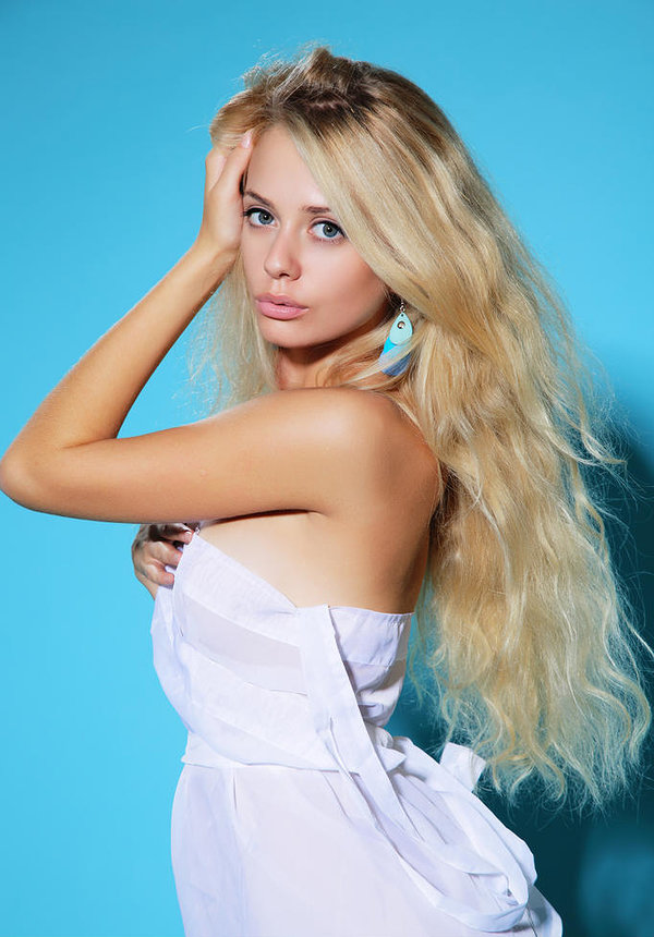 Полина, 25